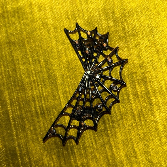 Spiderweb Ear Cuff (New) - Picture 1 of 10